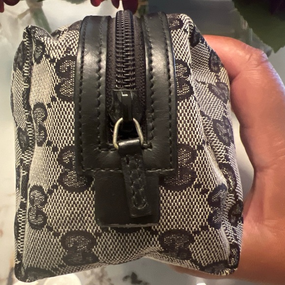 Preloved Authentic Gucci GG Monogram Zip pouch/ toiletry/cosmetic bag - Picture 2 of 10